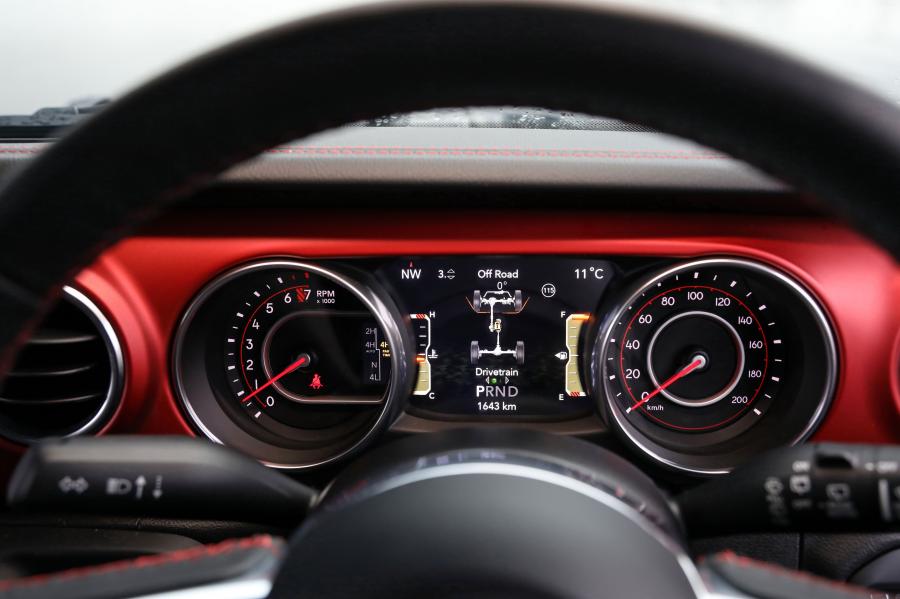 Панель приборов Jeep Wrangler Unlimited Rubicon (JL) 2019 года  (AU) (фото 31 из 40)